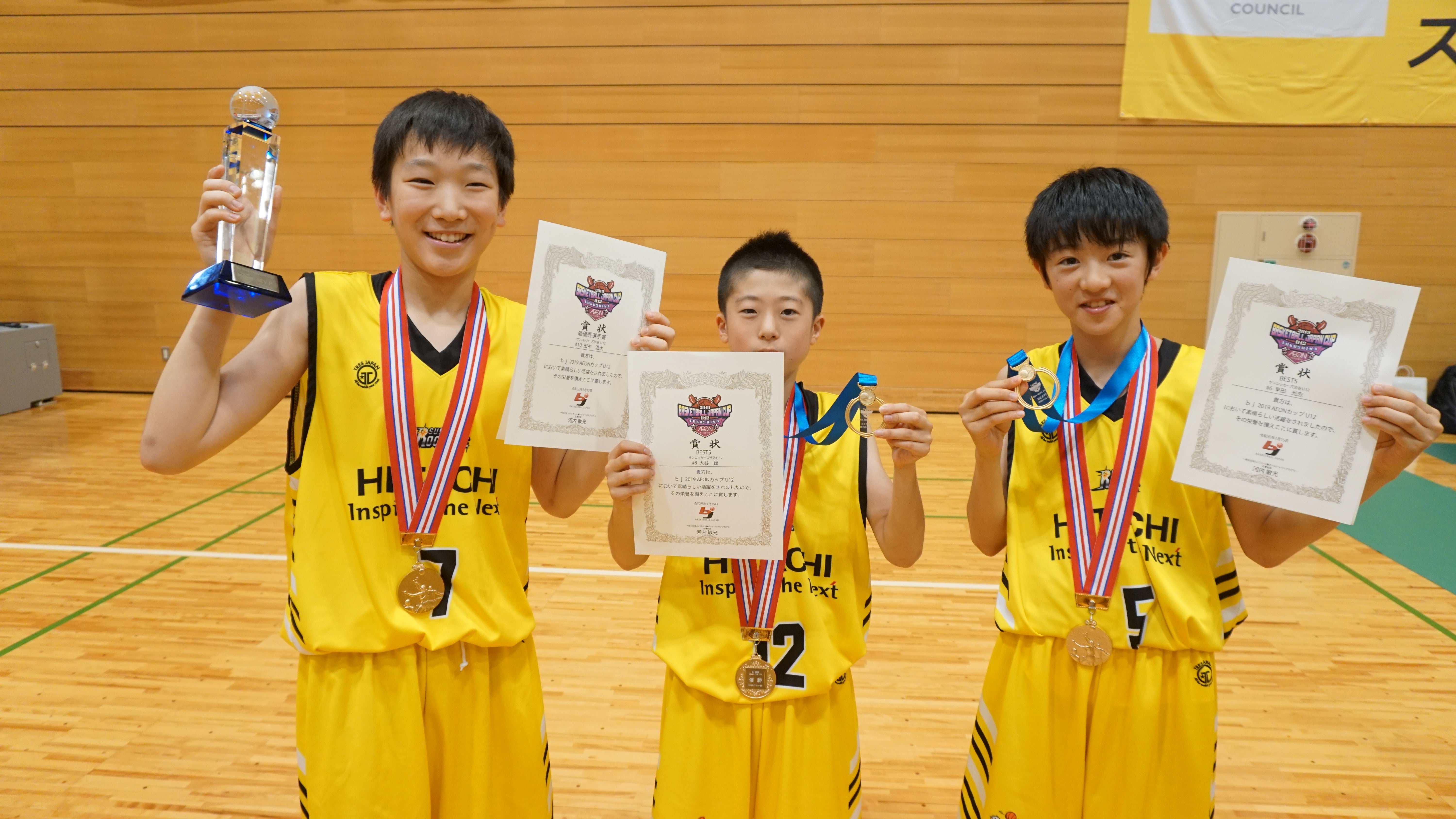 個人賞をとった田中選手(左)、大谷選手(中央)、早田選手(右)
