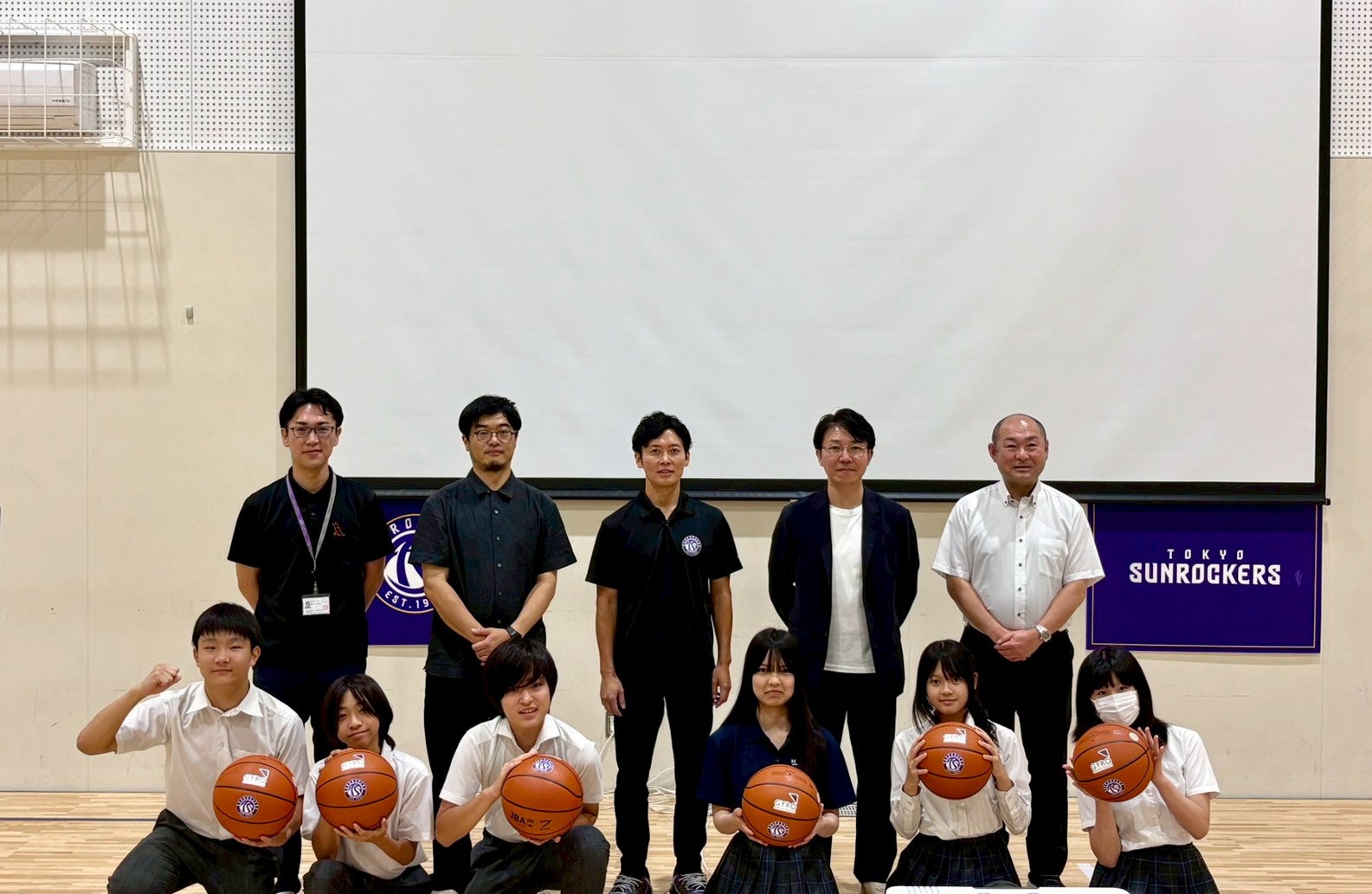 広尾中学校での寄贈式の様子